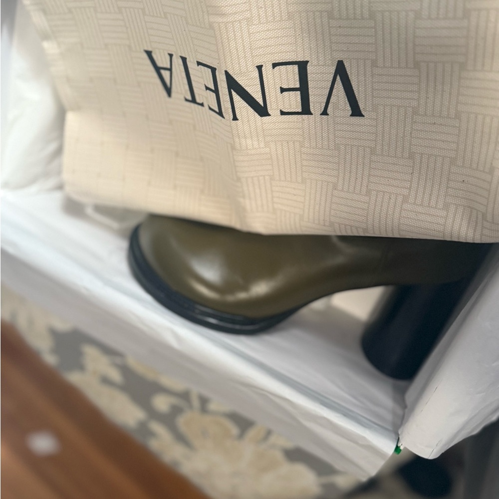 BOTTEGA VENETA Cliff Leather Ankle Boots Sz 40 $1400 Military Green